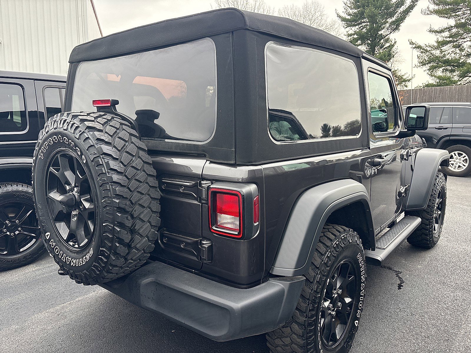 2023 Jeep Wrangler Willys photo 4