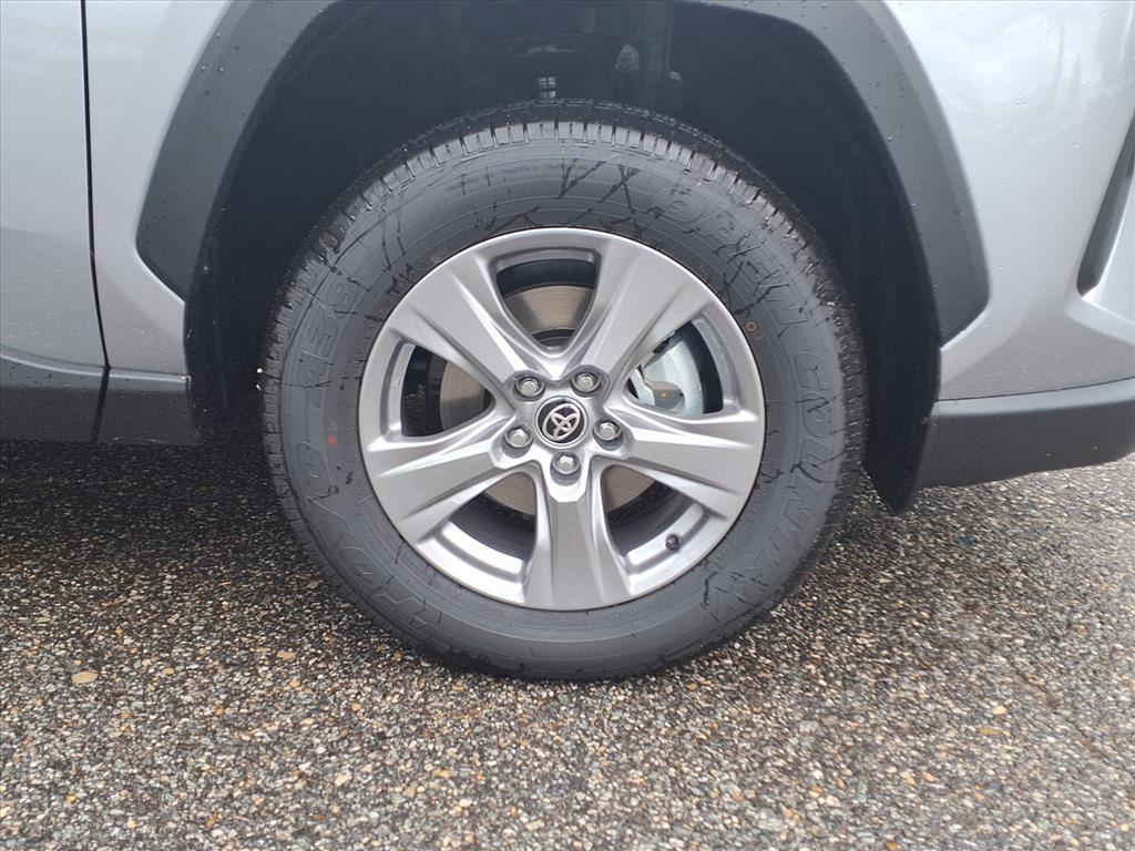 2025 Toyota RAV4 Hybrid XLE photo 2