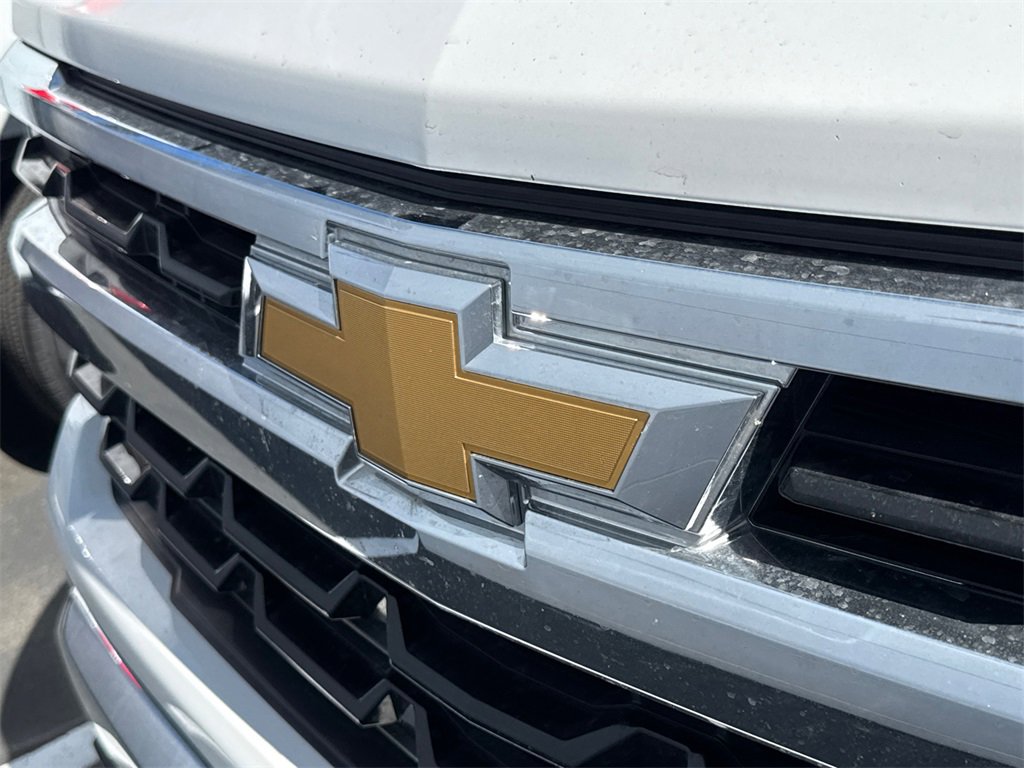 2024 Chevrolet Silverado 1500 LT photo 2