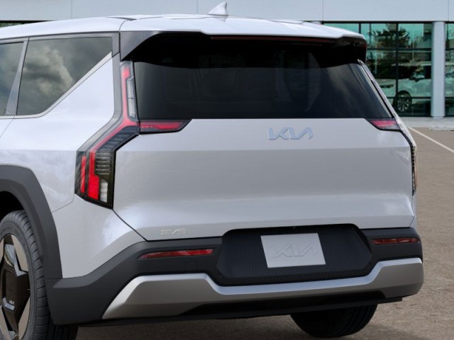 New 2026 Glacial White Pearl Kia Light Short Range image 13