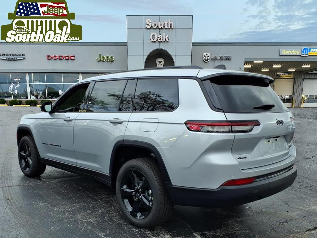 2025 Jeep Grand Cherokee Limited photo 2
