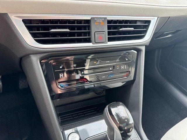 2025 Volkswagen Taos SE photo 23