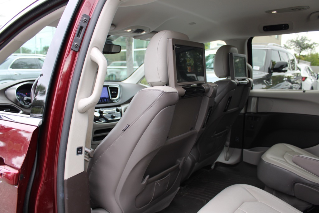 2017 Chrysler Pacifica Touring Plus photo 24