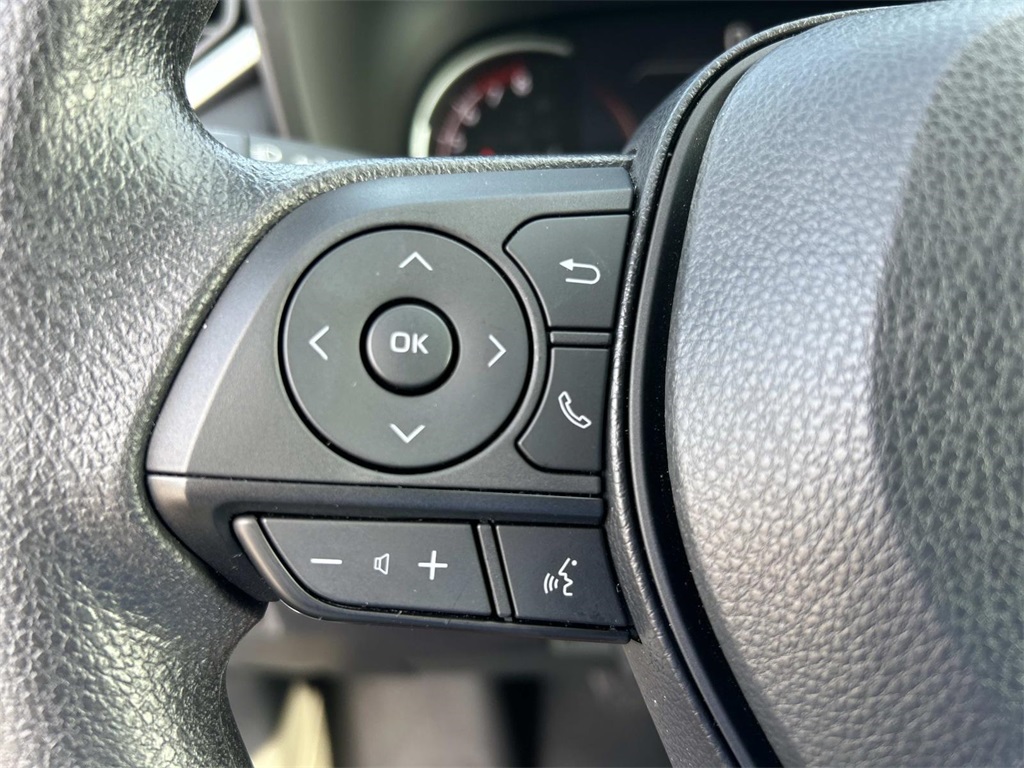 2024 Toyota RAV4 XLE photo 28