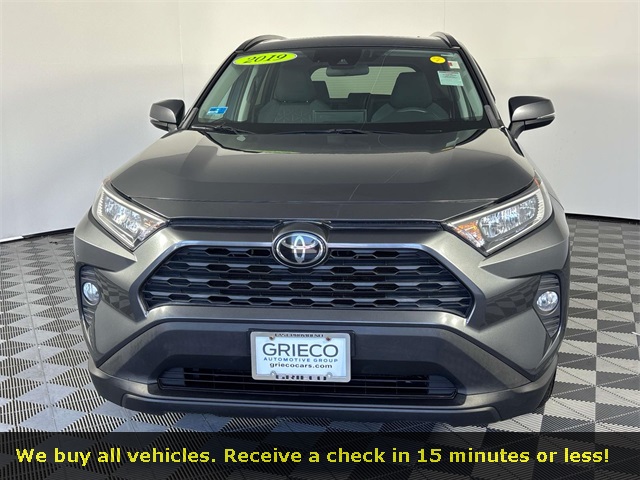 2019 Toyota RAV4 XLE photo 2