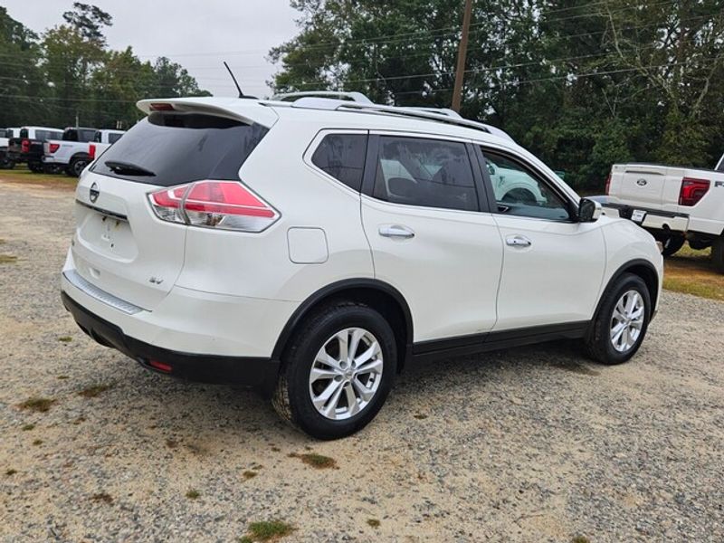 2016 Nissan Rogue SV photo 11
