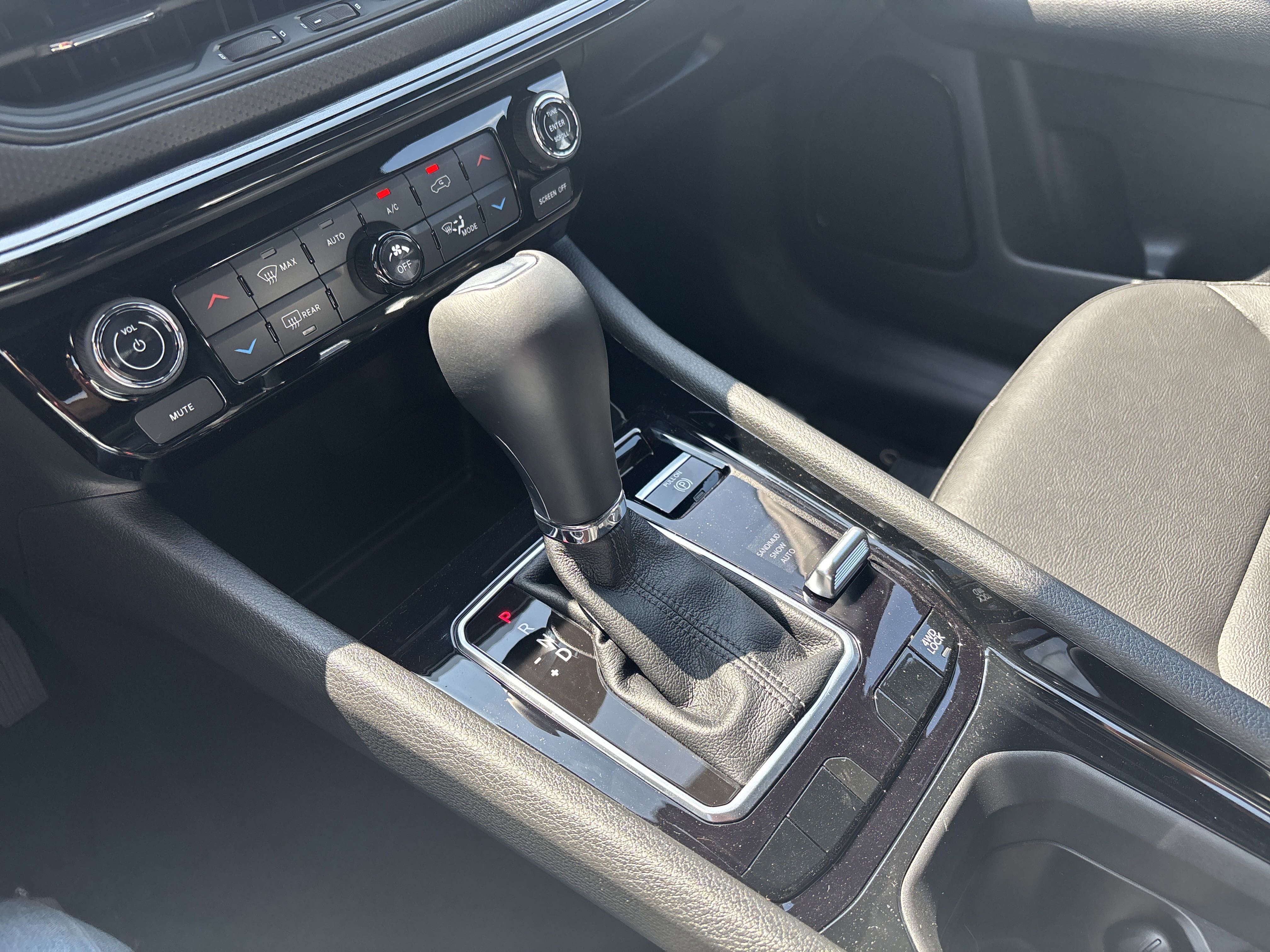 New 2025 Diamond Black Crystal Pearl Jeep Altitude image 1