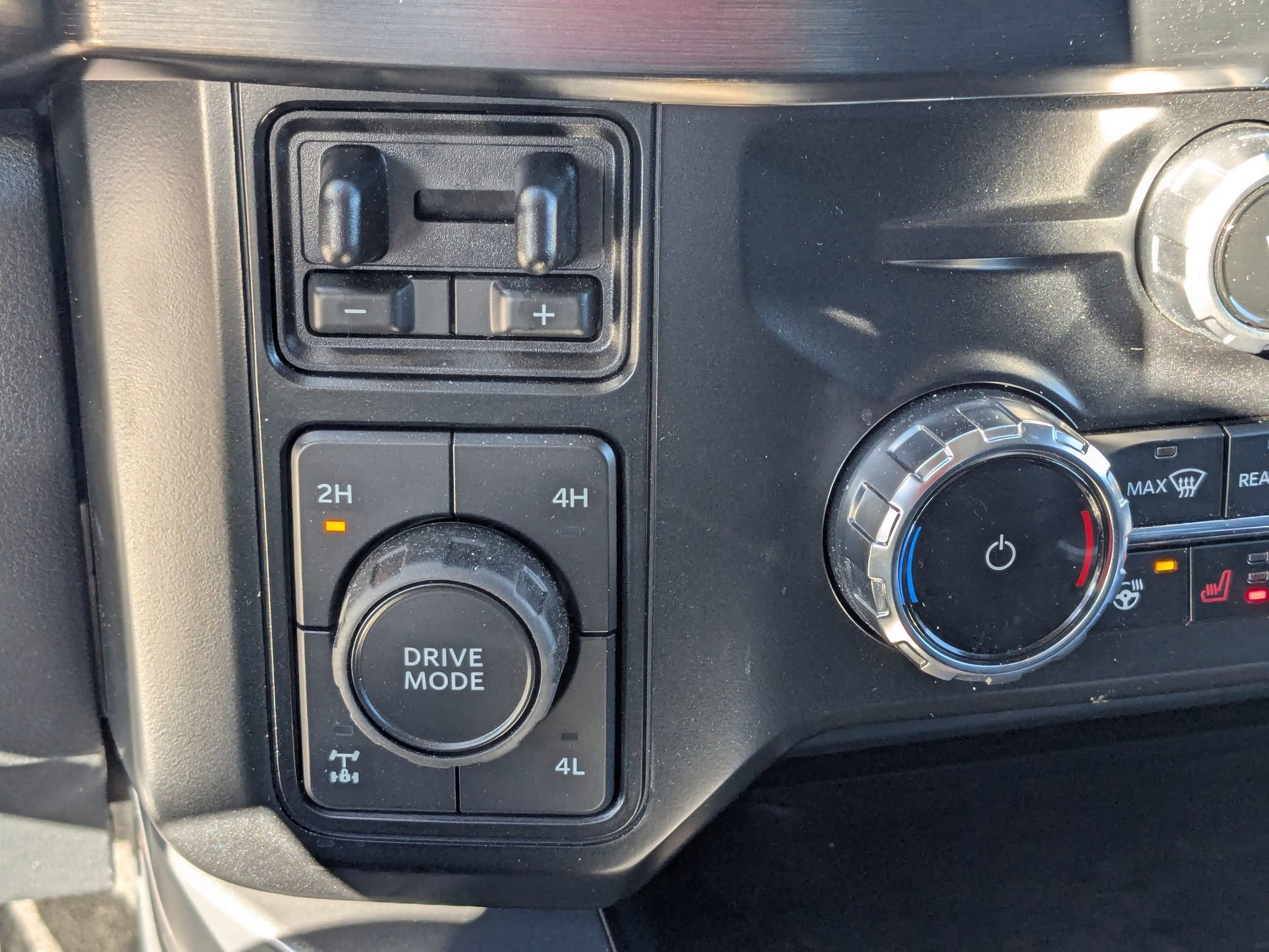 2024 Ford F-350 Lariat photo 25