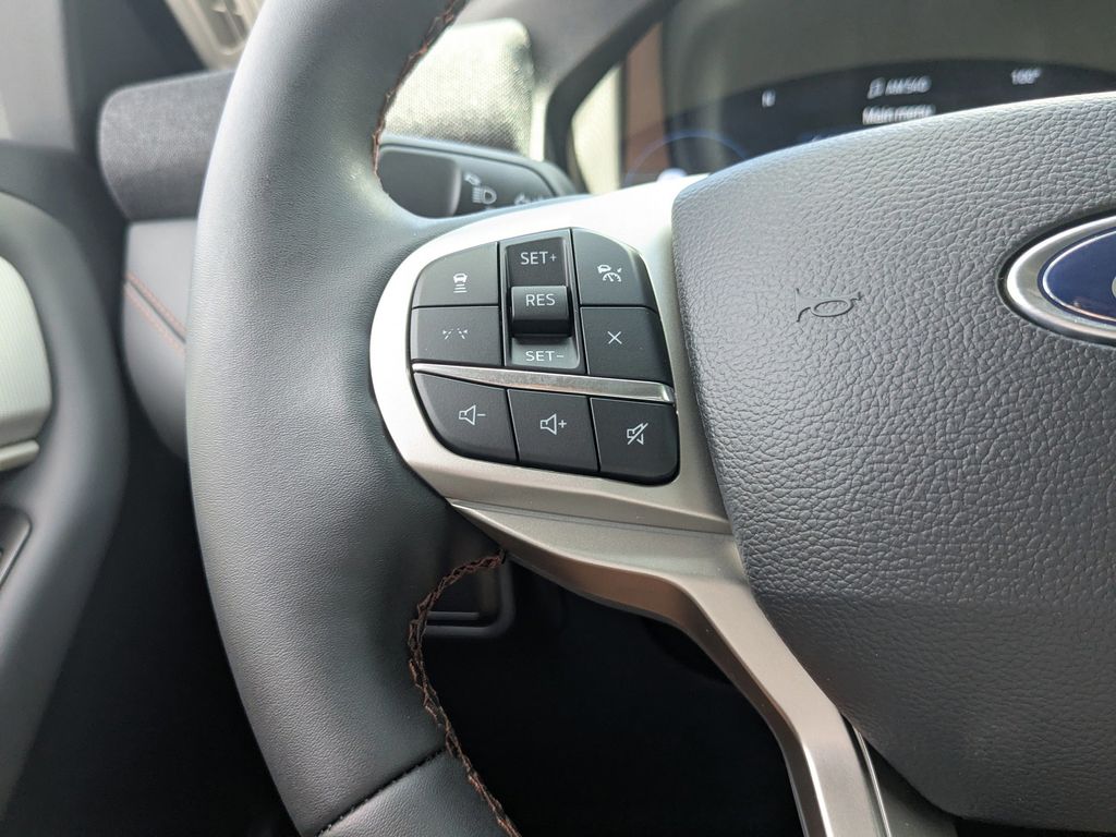 2025 Ford Explorer photo 29