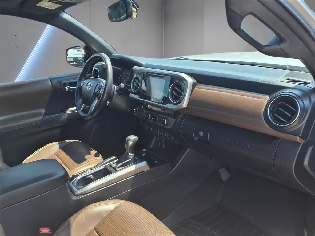 2017 Toyota Tacoma Limited V6 photo 13