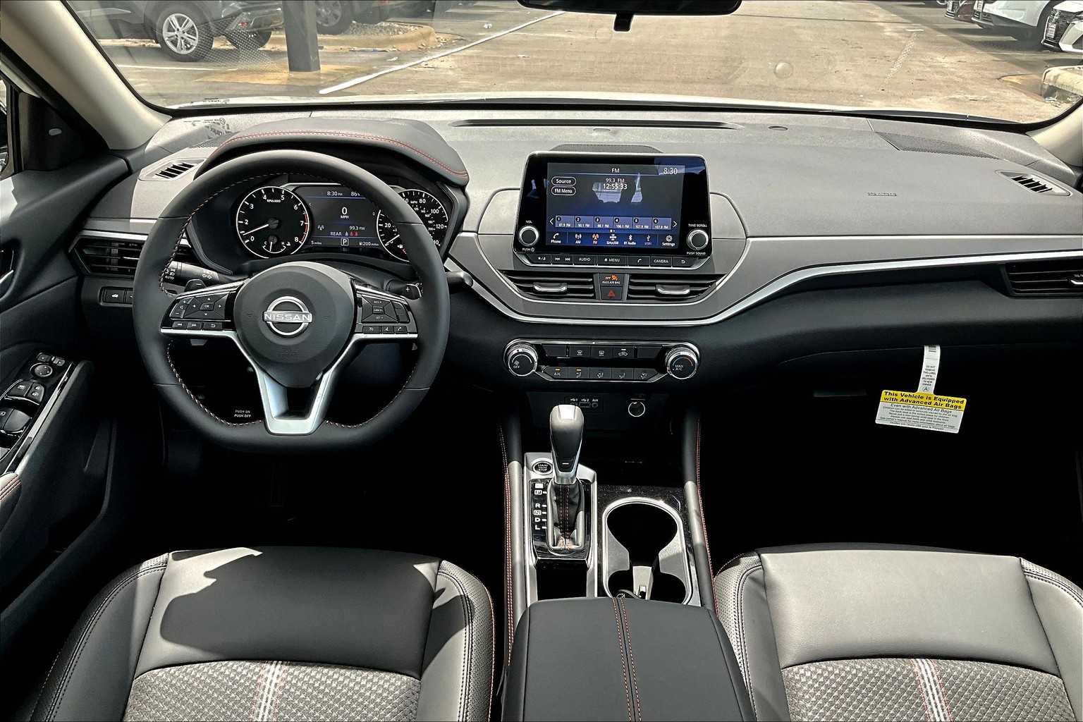 2025 Nissan Altima SR photo 5