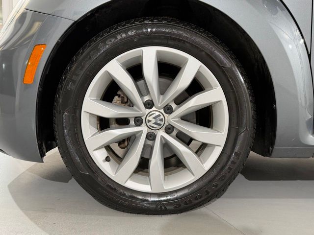 2017 Volkswagen Beetle 1.8T Classic photo 11