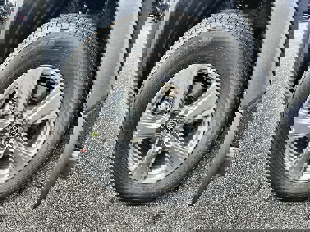 2025 Toyota RAV4 Hybrid XLE photo 11