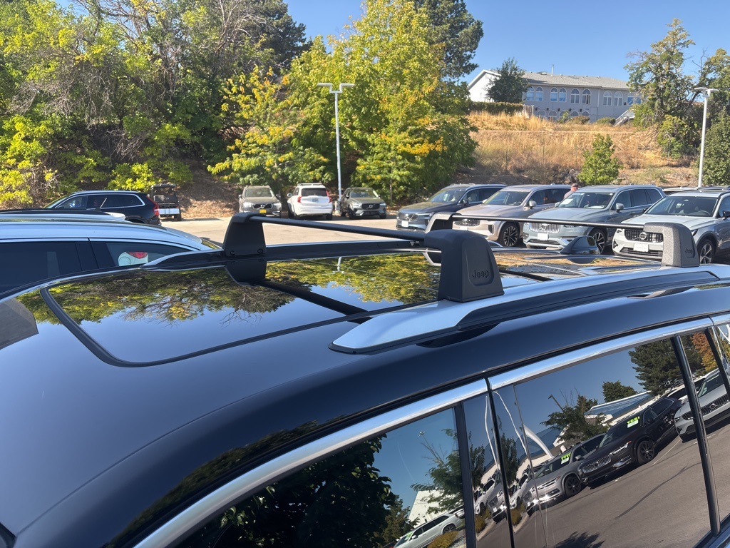 2022 Jeep Grand Cherokee Summit Reserve photo 2