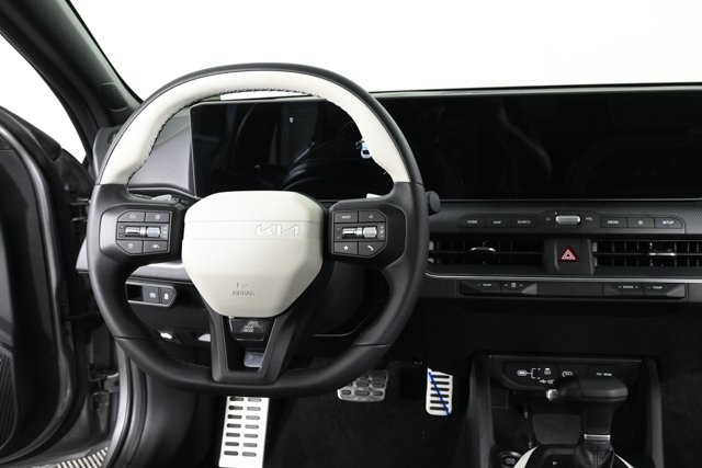 2025 Kia K4 GT-Line Turbo photo 3