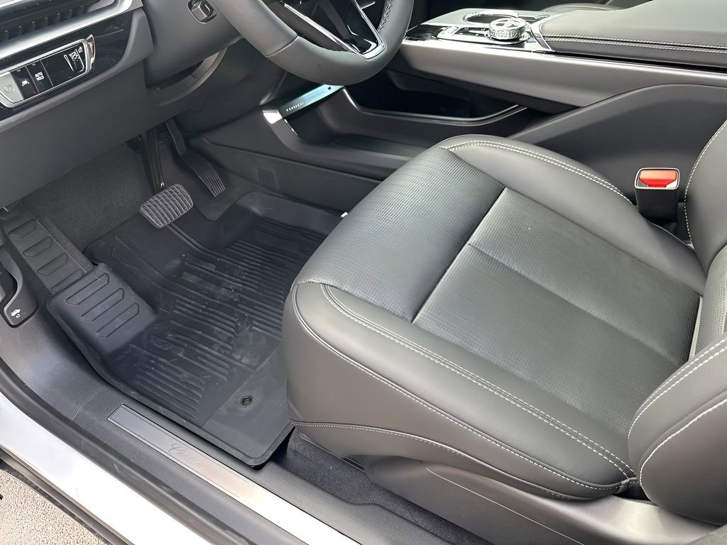 2025 Cadillac Lyriq Luxury photo 22