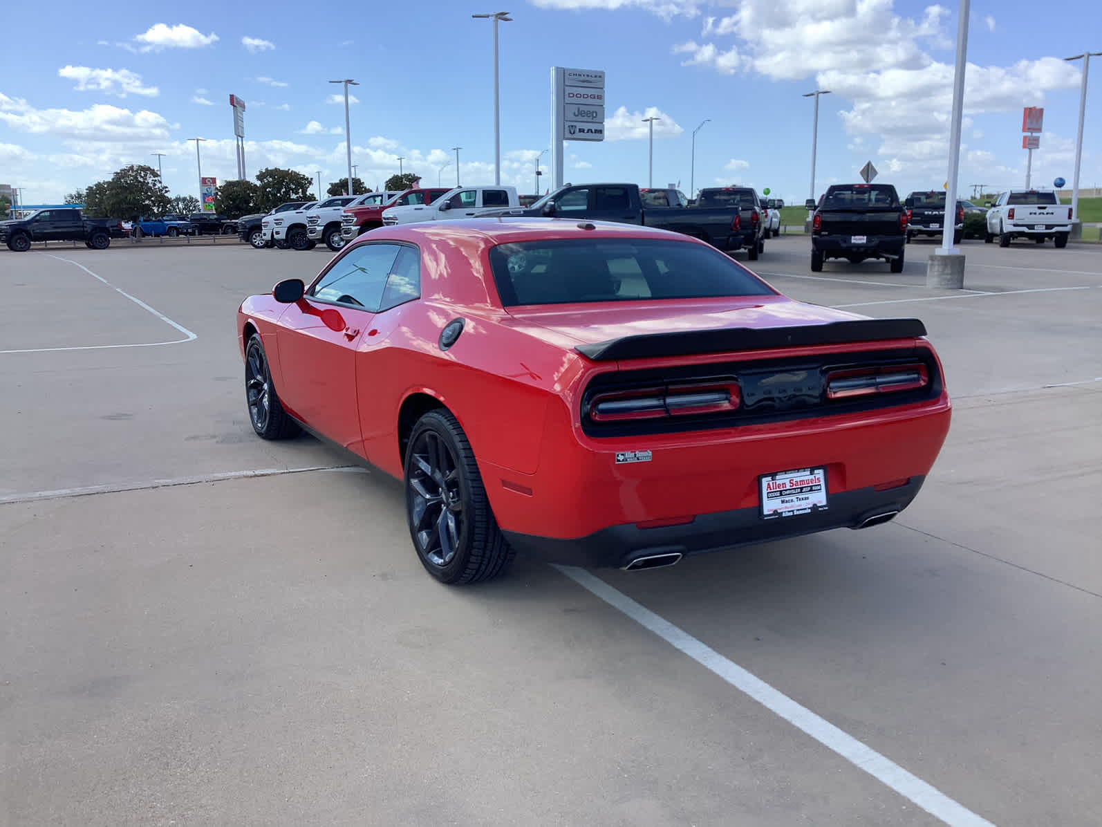 2023 Dodge Challenger SXT photo 8