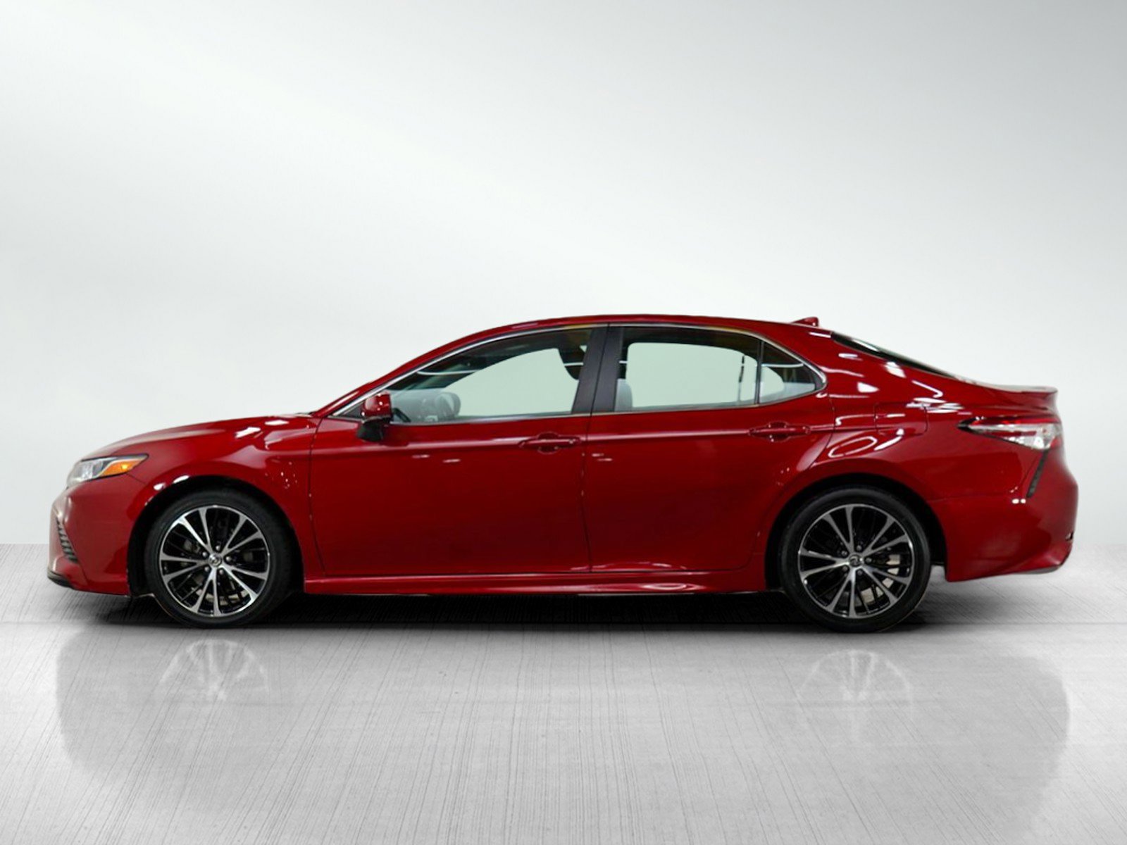 Used 2020 Toyota Camry SE with VIN 4T1G11AK9LU361141 for sale in Burnsville, Minnesota