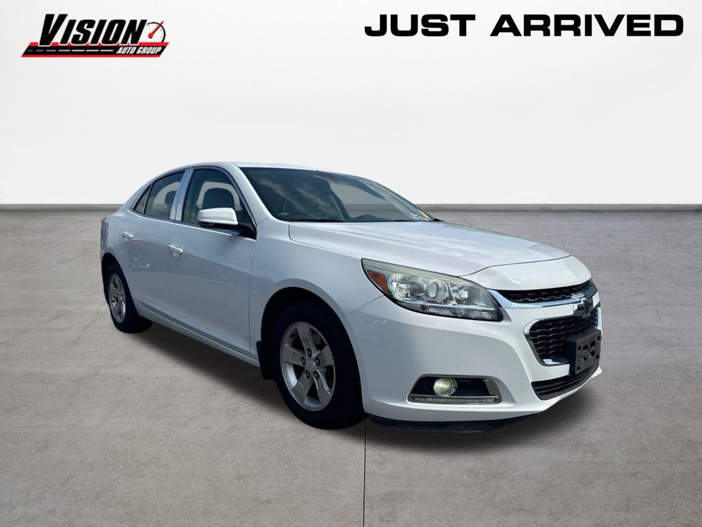 2015 Chevrolet Malibu 1LT photo 2