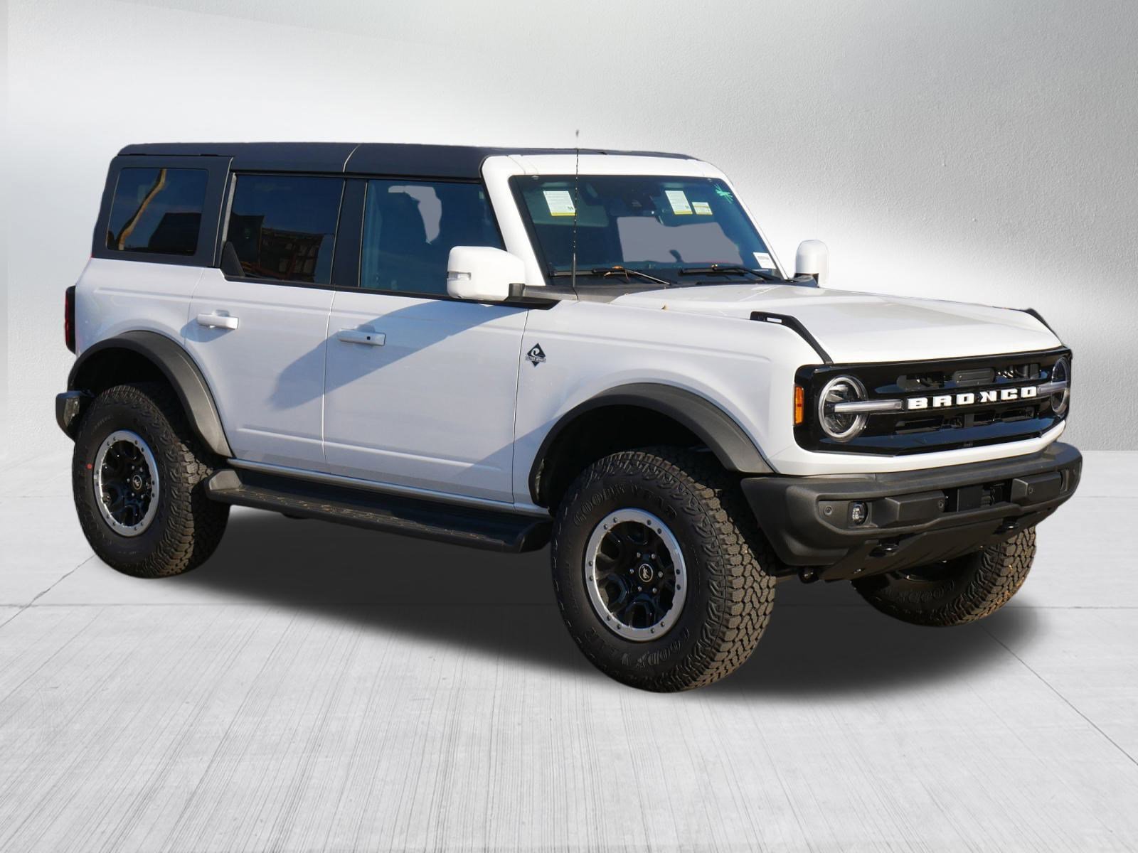 2025 Ford Bronco 4-Door Outer Banks's photo