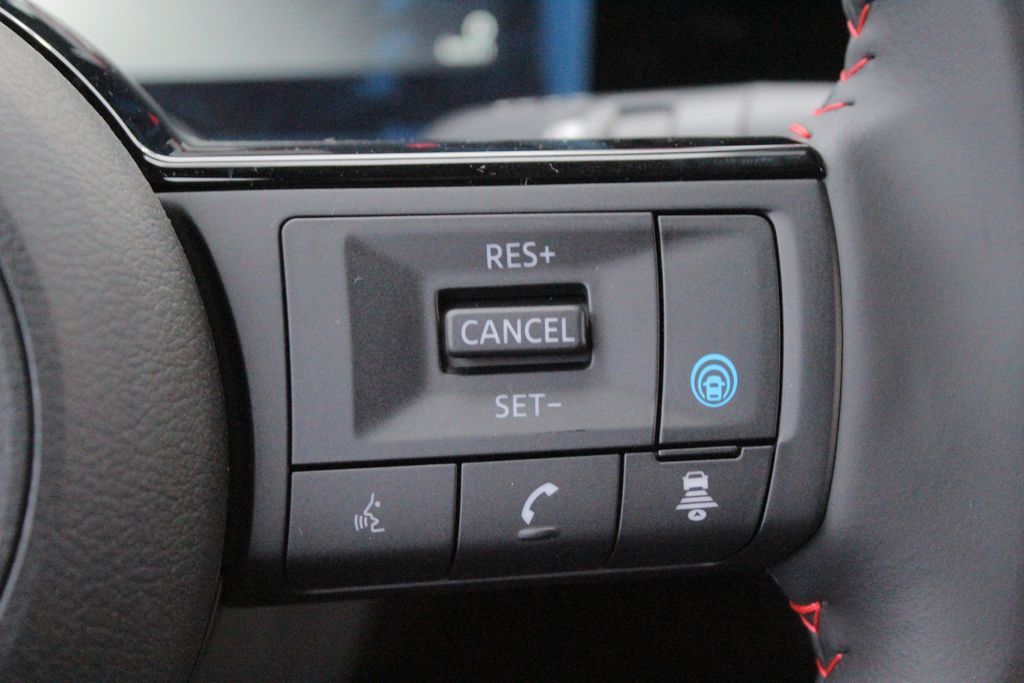 2025 Nissan Kicks SR photo 25