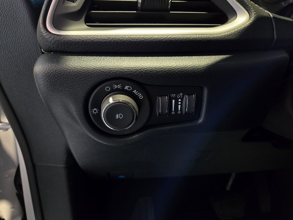 2025 Chrysler Pacifica photo 9