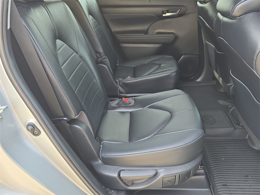 2023 Toyota Highlander XLE photo 36