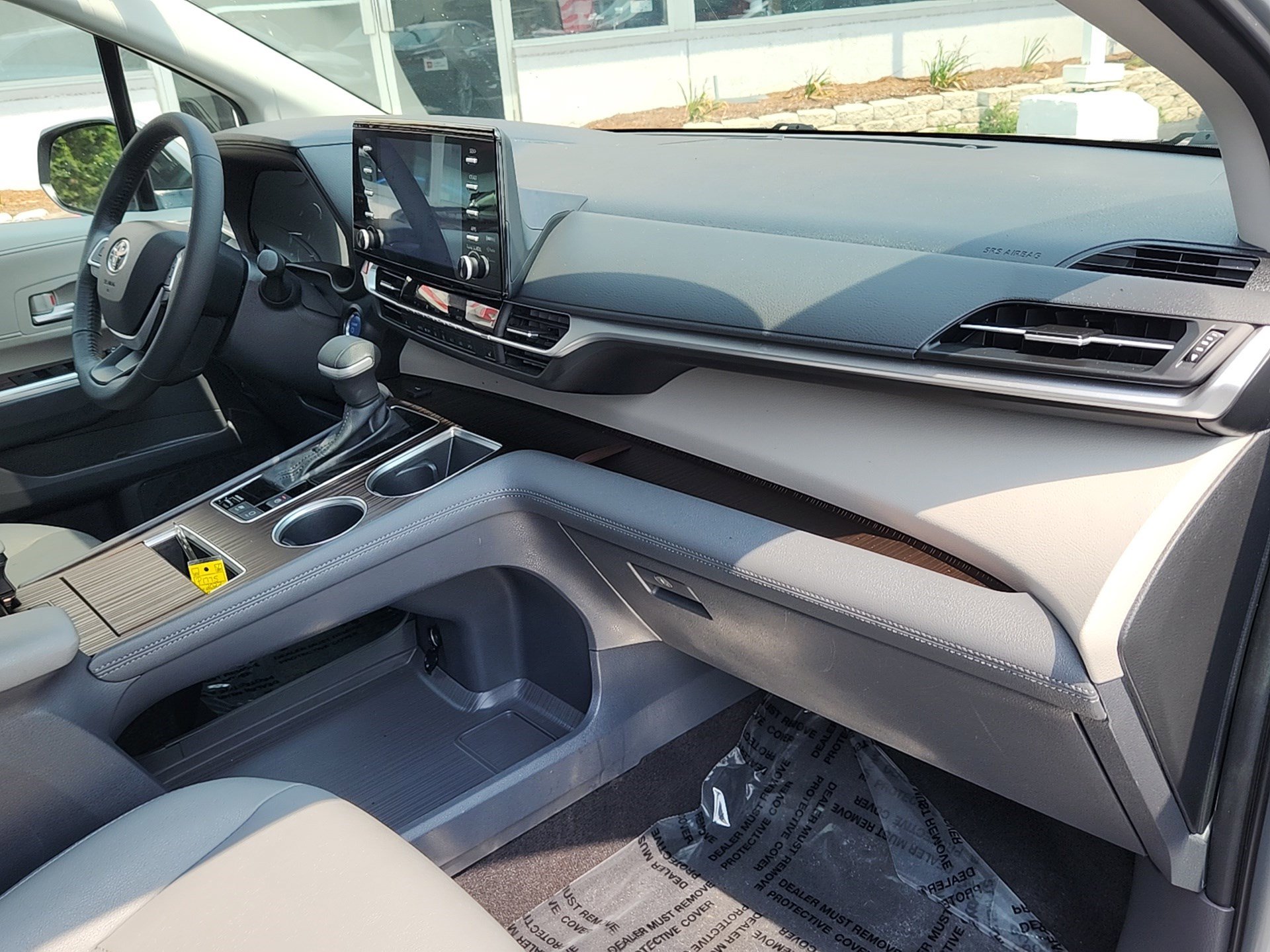 2023 Toyota Sienna XLE photo 32