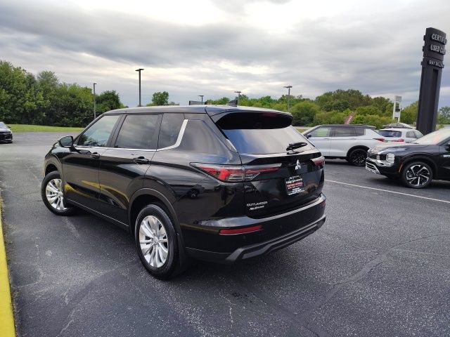 2025 Mitsubishi Outlander ES photo 5