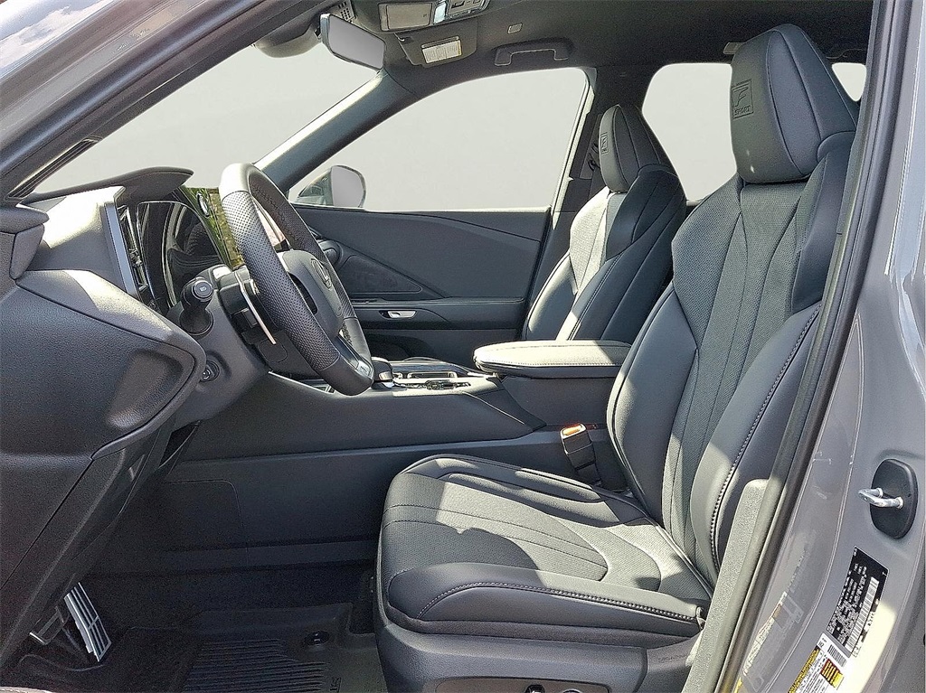 2026 Lexus TX 500h photo 4