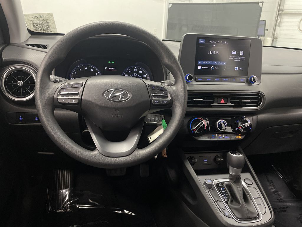 2023 Hyundai Kona SE photo 2