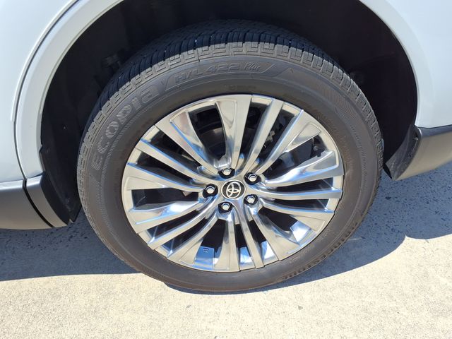 2024 Toyota Venza XLE photo 19