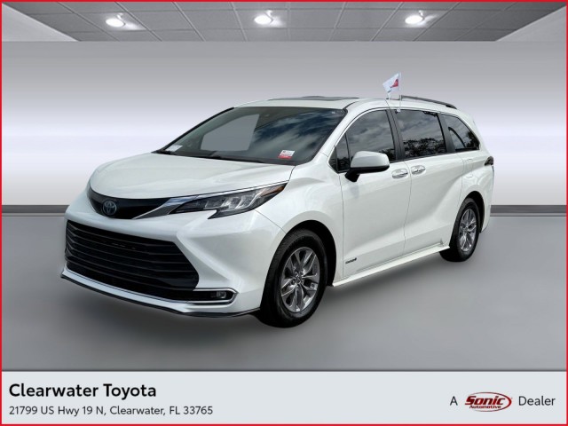 Pre-Owned 2021 Toyota Sienna XLE (XLE FWD 8-Passenger (Natl)) Mini