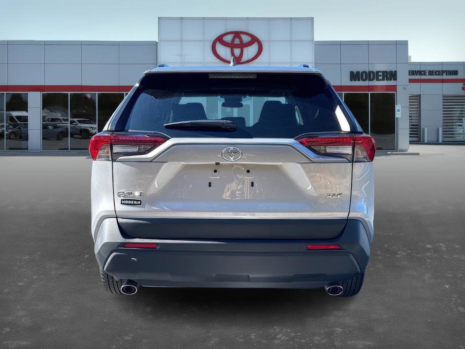 2025 Toyota RAV4 XLE photo 4