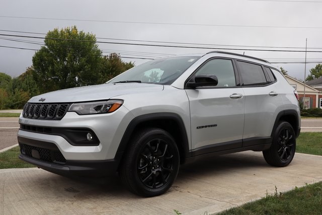 2025 Jeep Compass Latitude photo 2