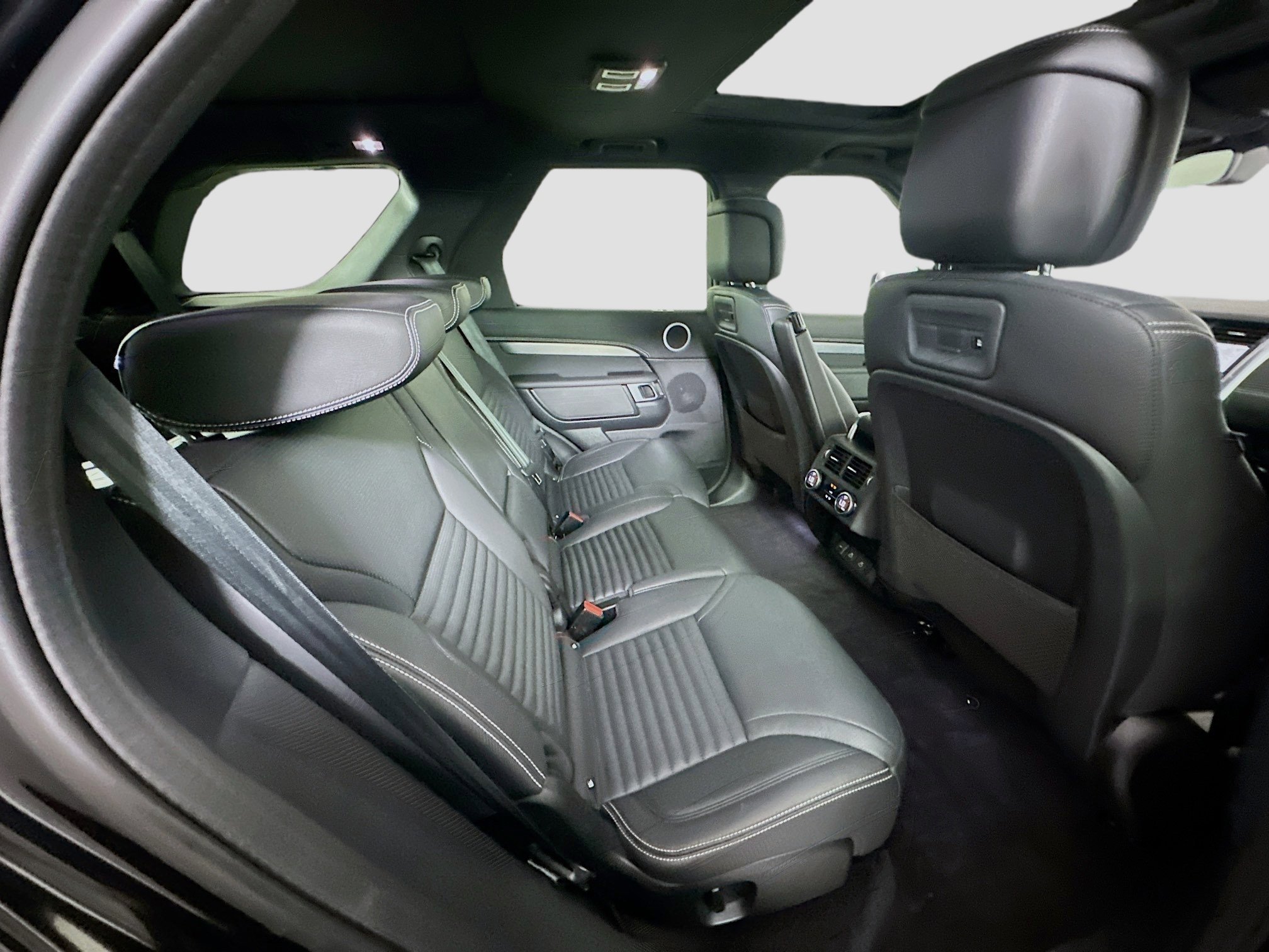 2024 Land Rover Discovery SE photo 22
