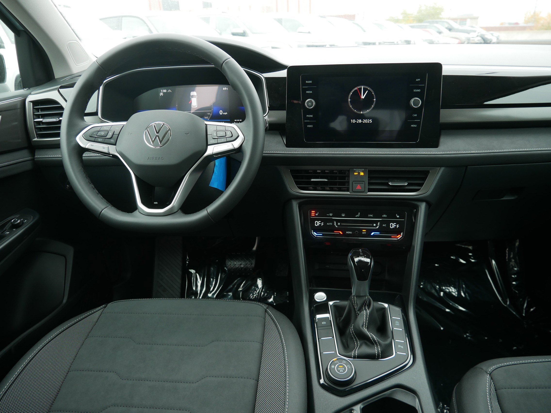 2025 Volkswagen Taos SE photo 3