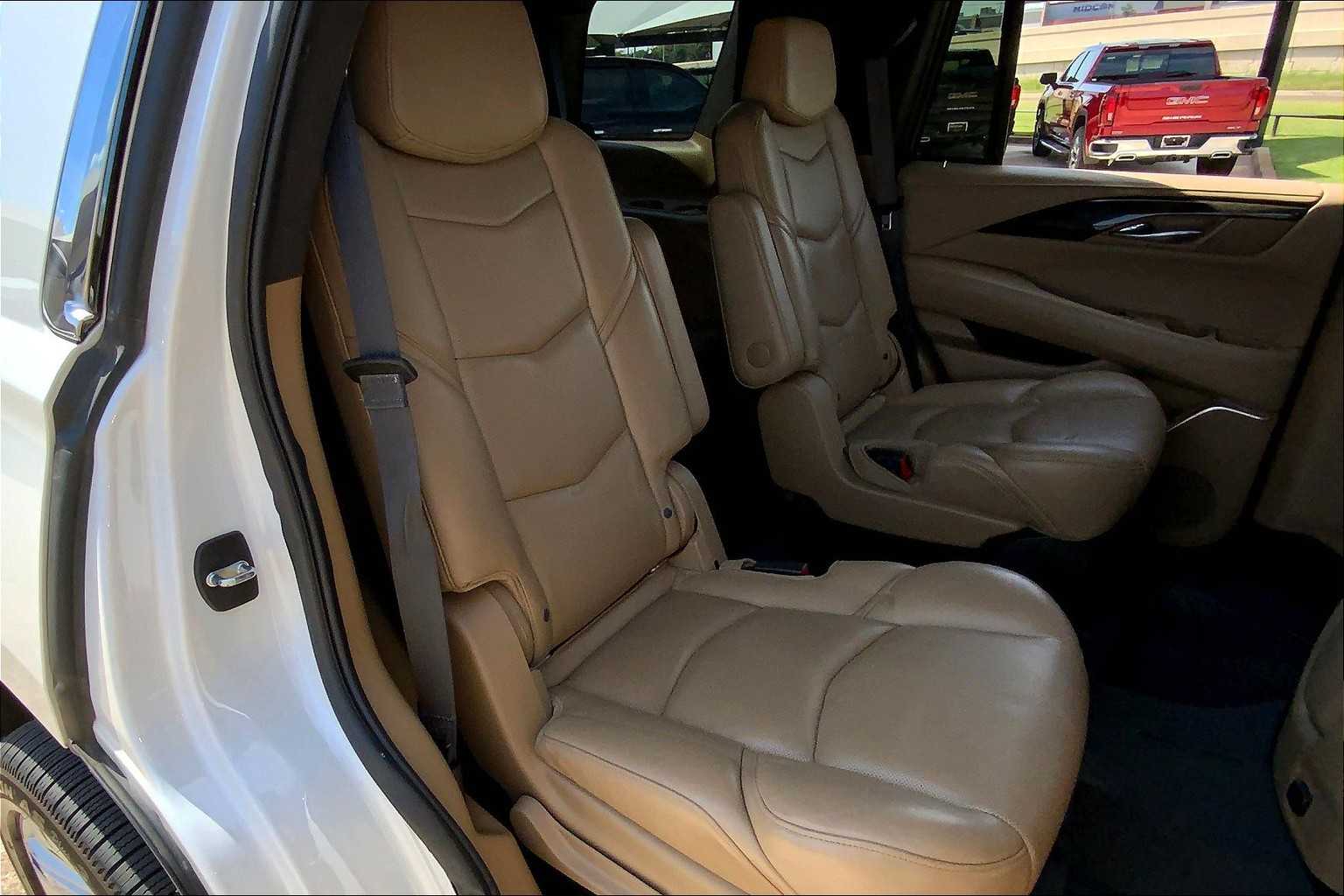 2019 Cadillac Escalade Platinum photo 16