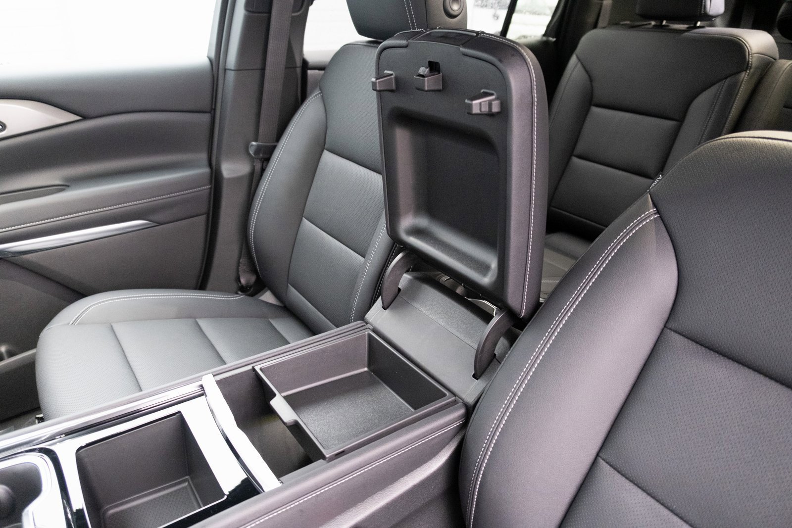 2026 Chevrolet Traverse photo 4