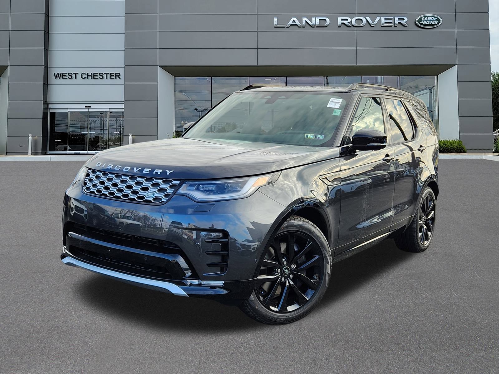 2026 Land Rover Discovery Tempest Edition's photo