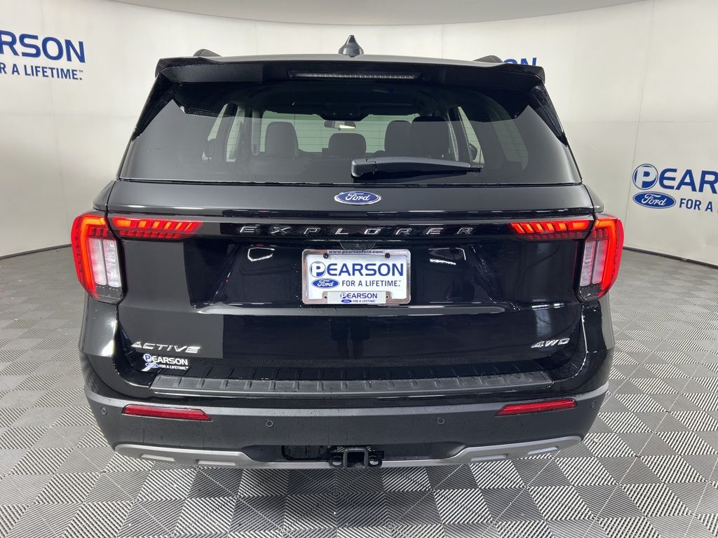 2025 Ford Explorer photo 5