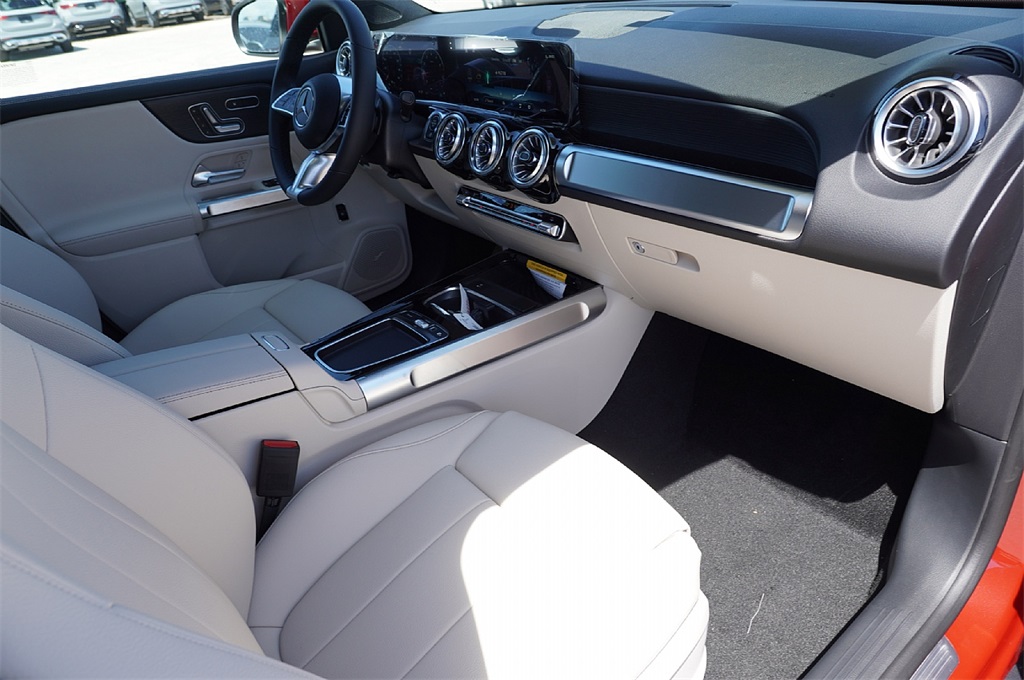 2026 Mercedes Benz GLB 250 photo 11