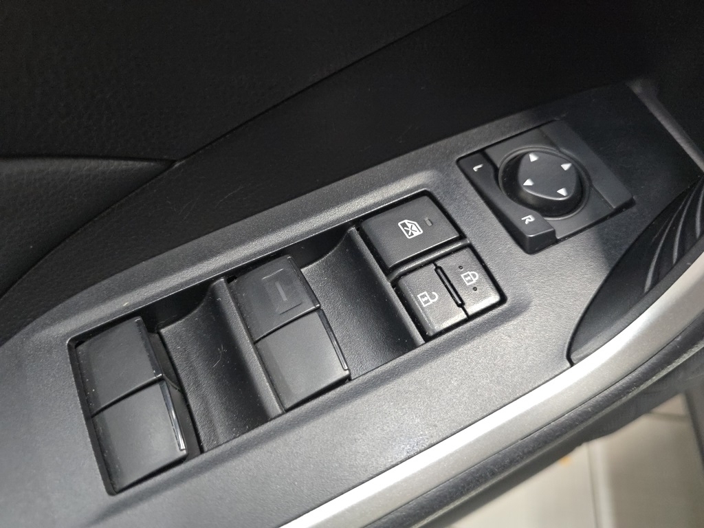 2022 Toyota RAV4 LE photo 23