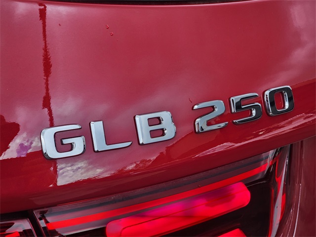 2026 Mercedes Benz GLB 250 4MATIC photo 13
