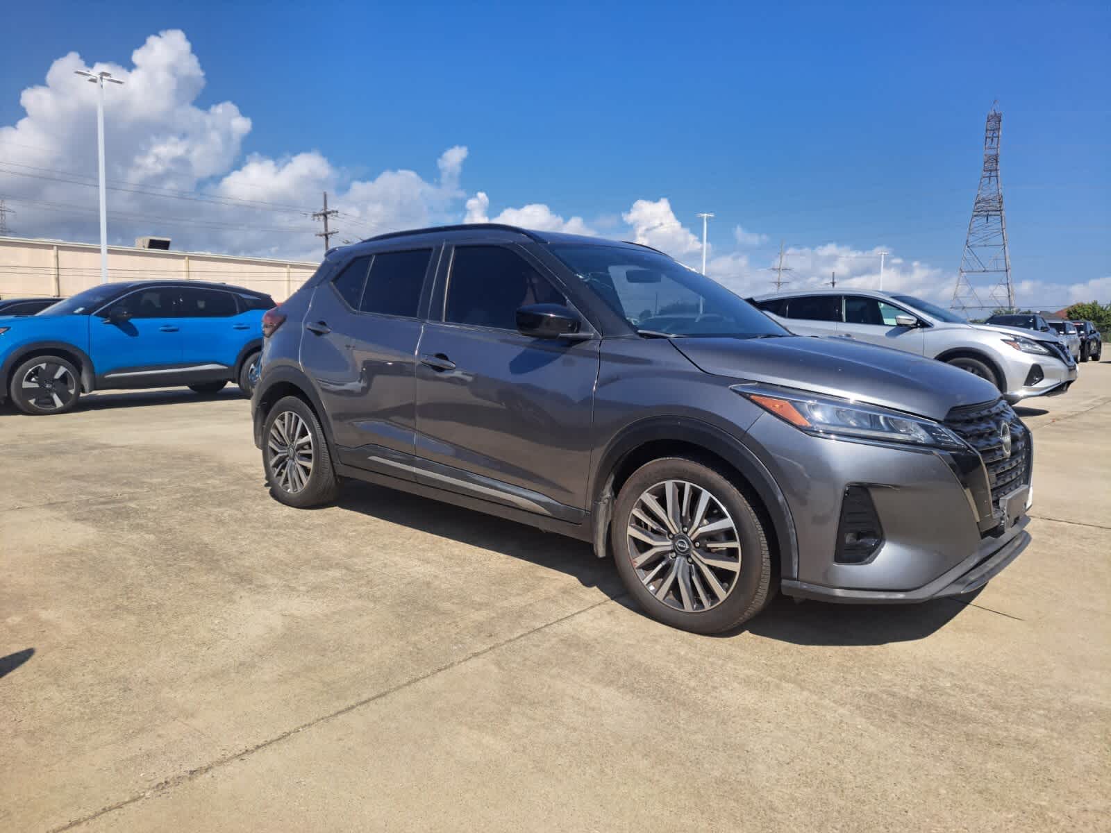 2024 Nissan Kicks SR photo 3