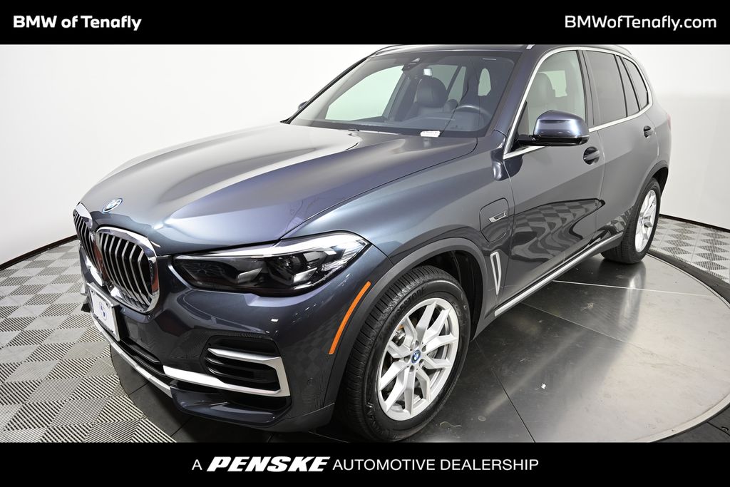 2022 BMW X5 45e's photo