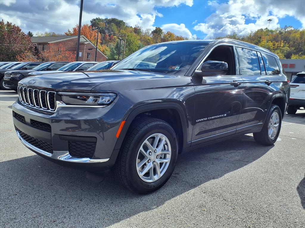 2025 Jeep Grand Cherokee Laredo X photo 3
