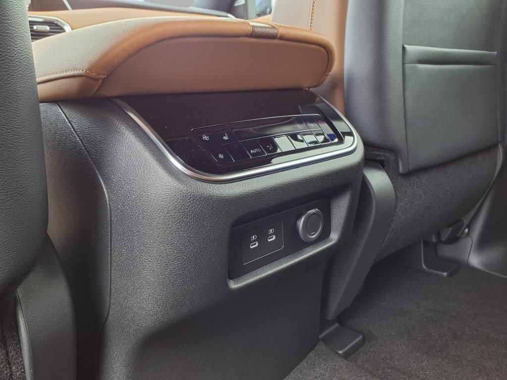 2025 Nissan Armada Platinum Reserve photo 19