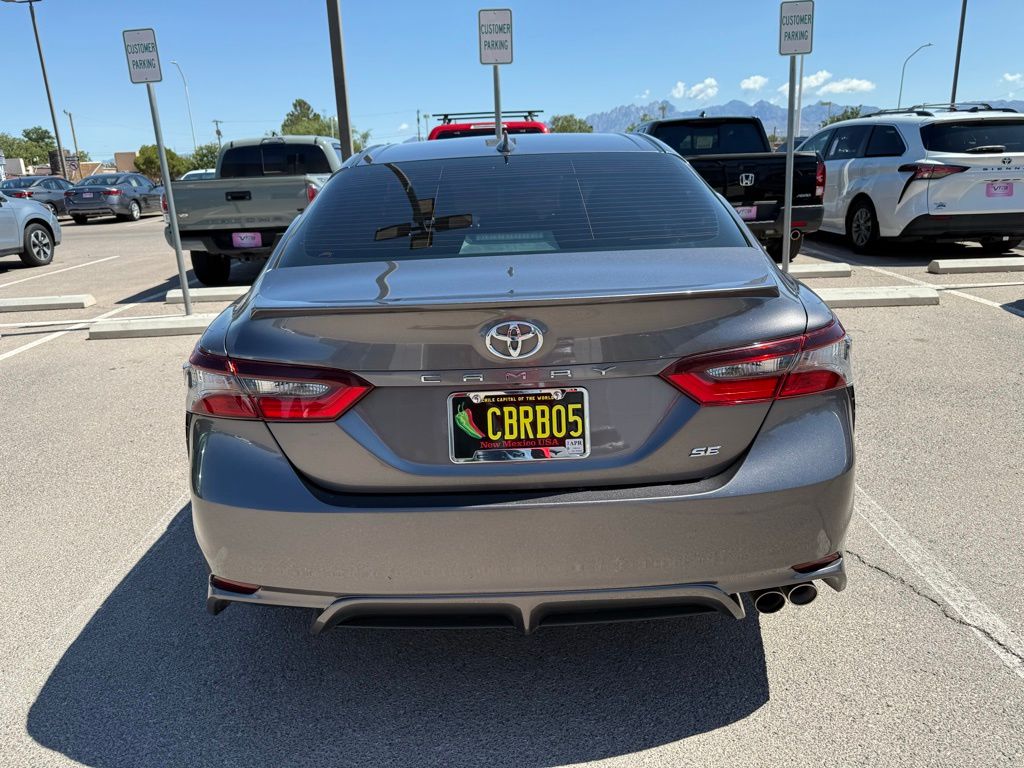 2022 Toyota Camry SE photo 5