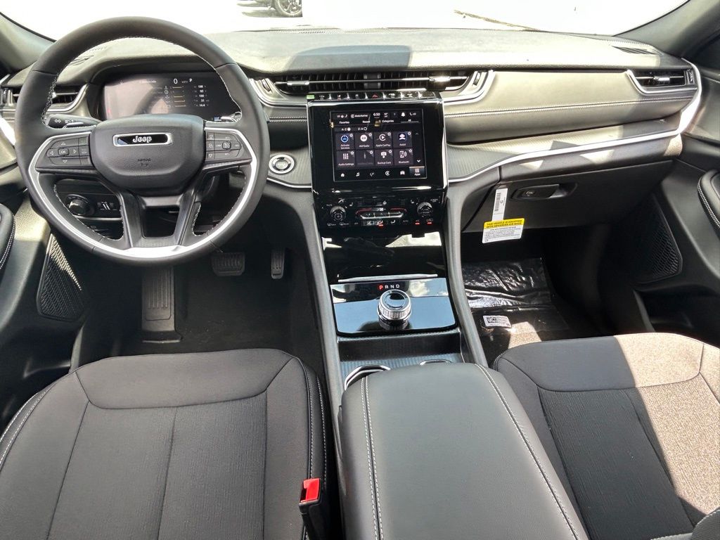 2025 Jeep Grand Cherokee Laredo X photo 30
